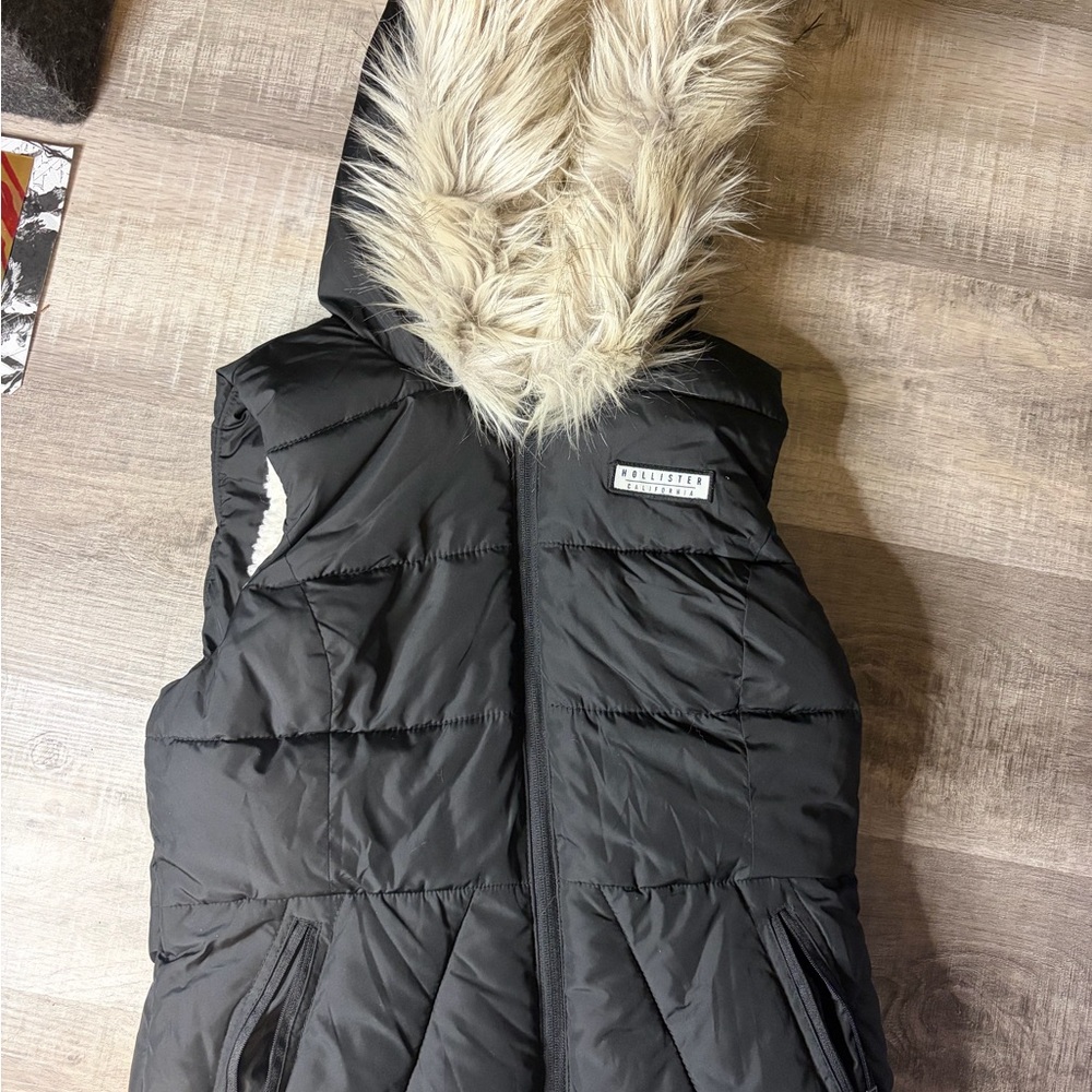 Hollister Black Puffer Vest with Faux Fur Trim